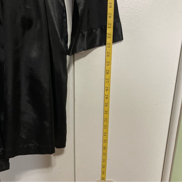 MORGAN TAYLOR Intimates Satin Belted Black Robe Womens Small Medium - Picture 9 of 15